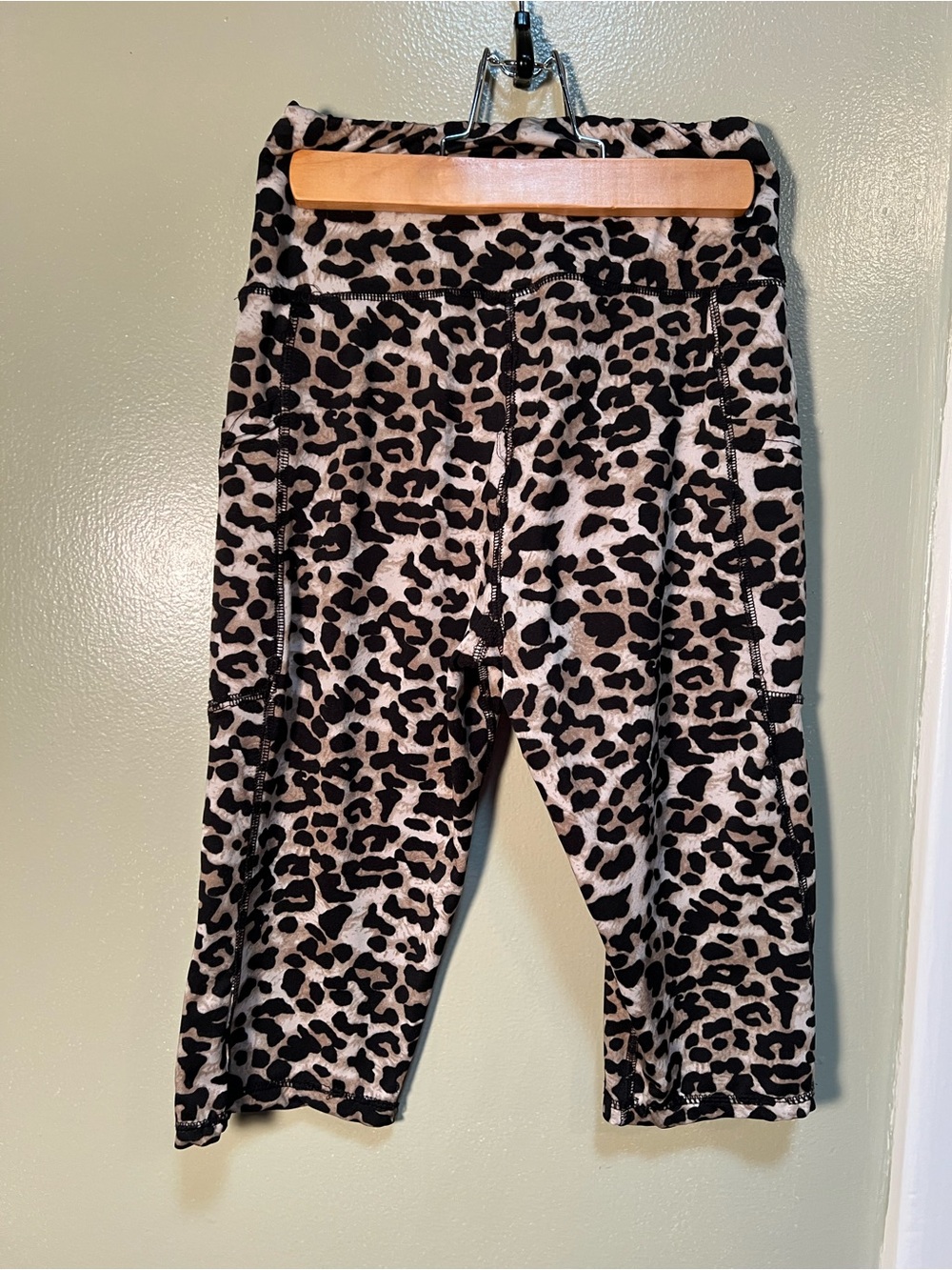 Dreamsicle Women’s Size Small Cropped Legging Animal Print Mid-Rise Side Pockets - Picture 5 of 8